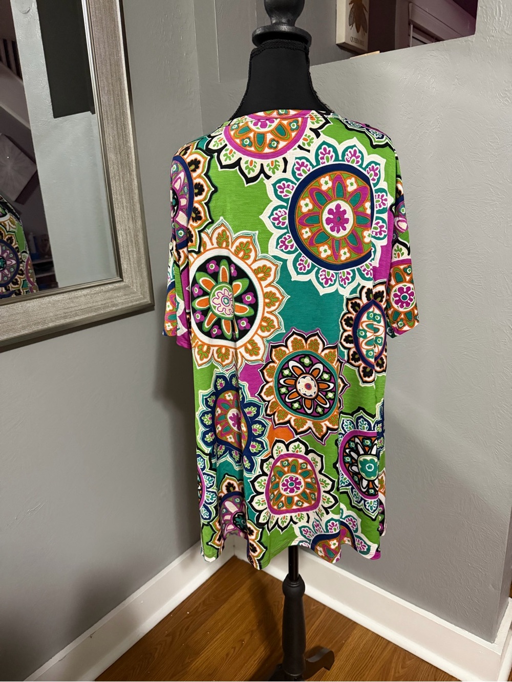 Heimish USA mandala floral print v-neck boho bold chic tunic size 3X. - Picture 5 of 7